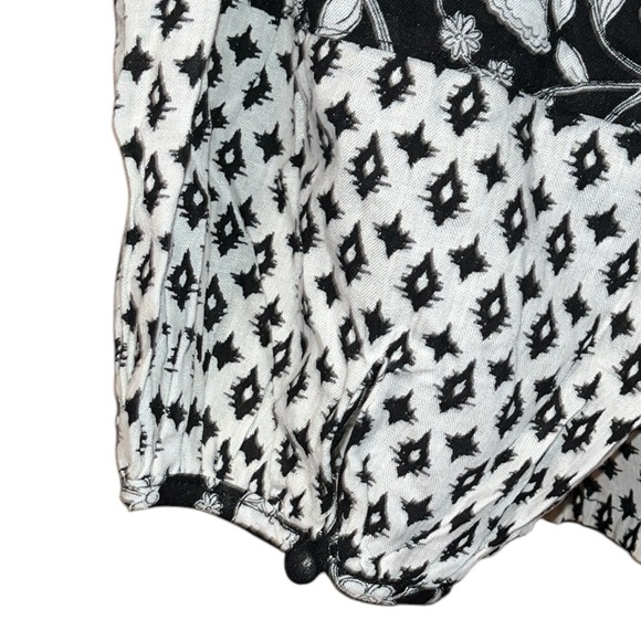 Stella & Ginger Floral Peasant Blouse - Picture 4 of 11